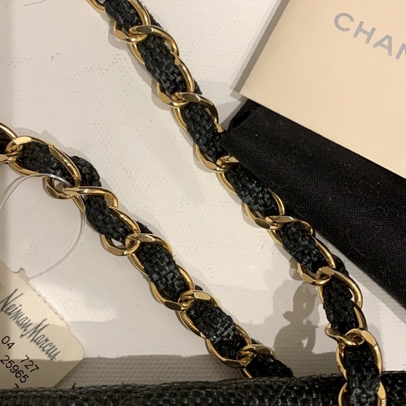 CHANEL 🖤 RARE Vintage Raffia Hemp Straw Quilted Flap Fringe Raw Edge Real Gold - Picture 4 of 16